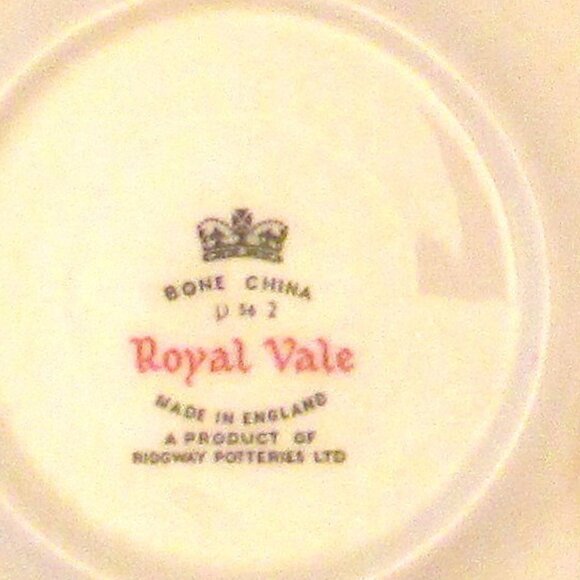 Vtg Royal Vale white bone china fruit display of delicious fruit Product of Ridg - Picture 6 of 6